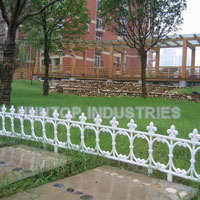 China Plastic Garden Lawn Decorative Edging HT4477